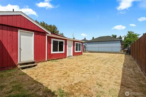 Exterior - 3236 Phillips Ave, Bremerton, WA 98310 photo 3 of 6