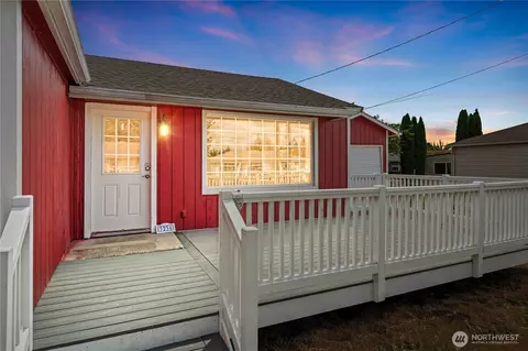 Exterior - 3236 Phillips Ave, Bremerton, WA 98310 photo 2 of 6