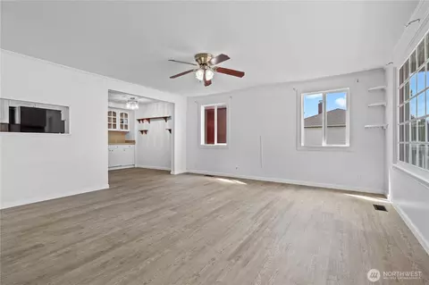 Living - 3236 Phillips Ave, Bremerton, WA 98310 photo 4 of 4