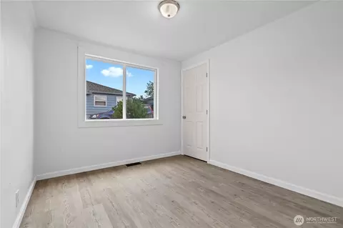 Bedroom - 3236 Phillips Ave, Bremerton, WA 98310 photo 3 of 3
