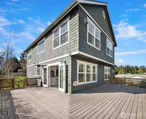 1316 Backswing Ln, Freeland, WA 98249