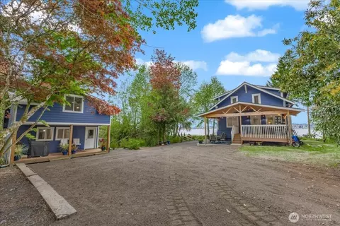 1273 Beach Dr E, Port Orchard, WA 98366