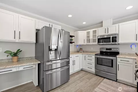 Kitchen - 20218 81st Avenue Ct E, Spanaway, WA 98387 photo 4 of 4