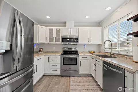 Kitchen - 20218 81st Avenue Ct E, Spanaway, WA 98387 photo 2 of 4