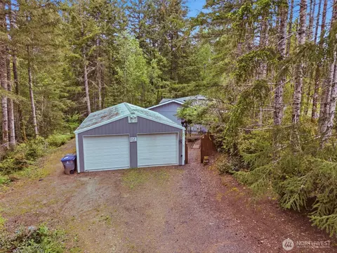 71 E Richardson Rd, Belfair, WA 98528