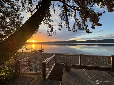 14101 E 14103 E State Route 106, Belfair, WA 98528