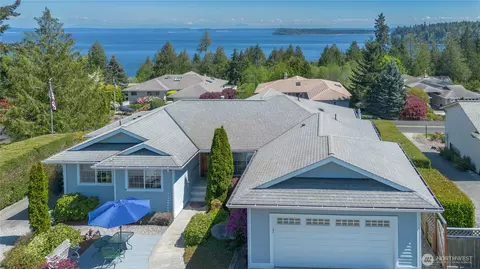 662 Pioneer Dr, Port Ludlow, WA 98365