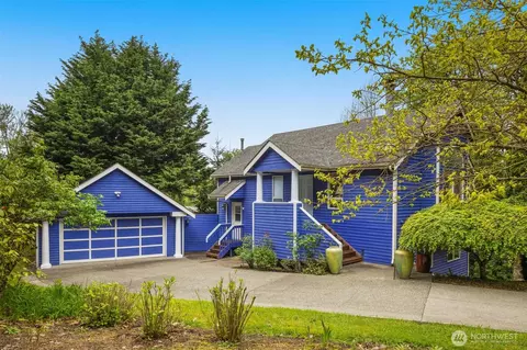 9602 NE 35th Pl, Clyde Hill, WA 98004