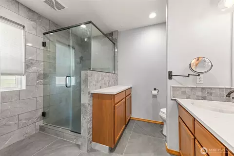 Bath - 7006 Radius Loop SE, Lacey, WA 98513 photo 2 of 5