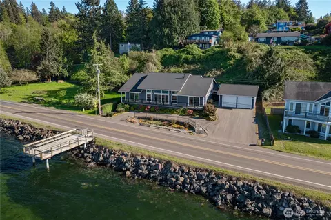 1253 Beach Dr E, Port Orchard, WA 98366