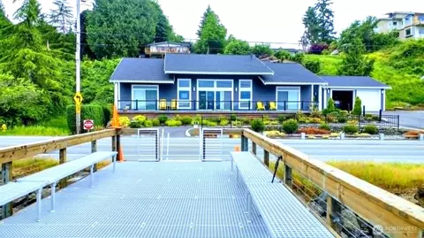 1253 Beach Dr E, Port Orchard, WA 98366