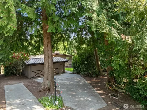 3061 NE 203rd St, Lake Forest Park, WA 98155