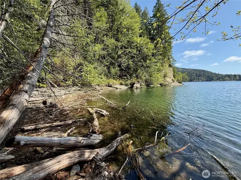 650 W Cushman Ridge Dr, Hoodsport, WA 98548