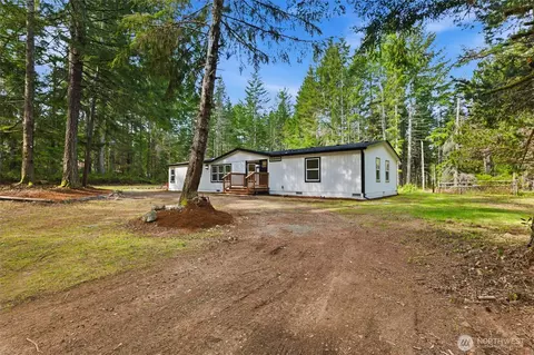 161 N Broken Arrow Dr, Hoodsport, WA 98548