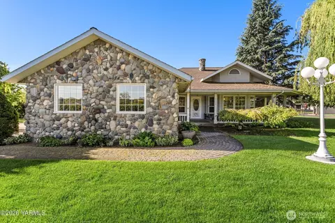8204 Midvale Rd, Yakima, WA 98908