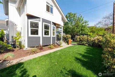 Exterior - 351 17th Ave E, Seattle, WA 98112 photo 4 of 6