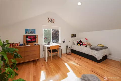 Bedroom - 351 17th Ave E, Seattle, WA 98112 photo 4 of 4