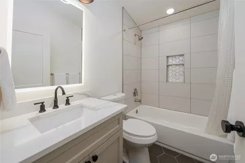Bath - 351 17th Ave E, Seattle, WA 98112 photo 3 of 4