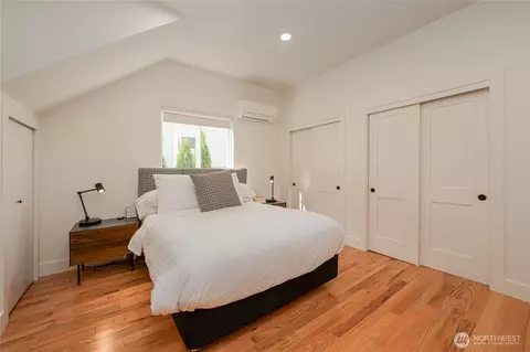 Bedroom - 351 17th Ave E, Seattle, WA 98112 photo 3 of 4