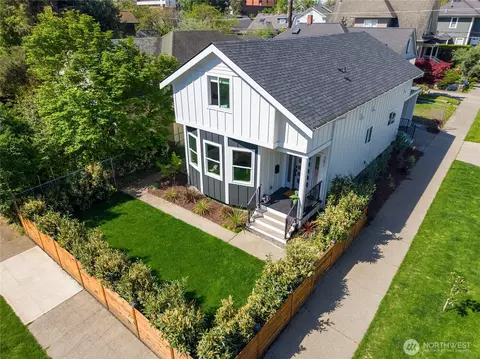 351 17th Ave E, Seattle, WA 98112