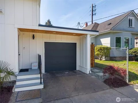 Exterior - 351 17th Ave E, Seattle, WA 98112 photo 3 of 6