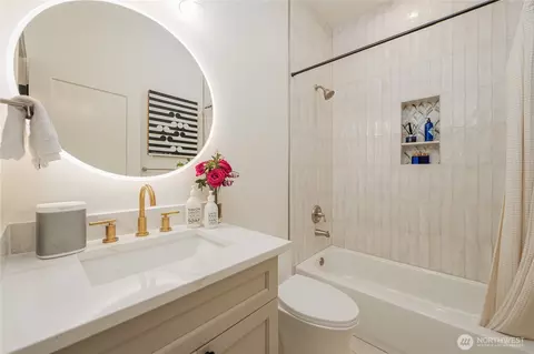 Bath - 351 17th Ave E, Seattle, WA 98112 photo 4 of 4