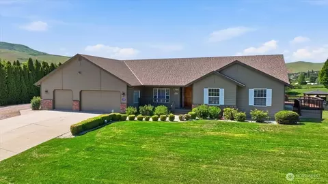 1790 Warm Springs Dr, Wenatchee, WA 98801