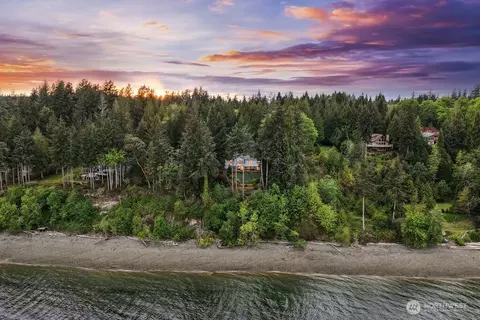 141 E Winterwood Dr, Grapeview, WA 98546