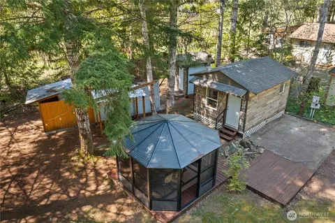 211 N Mount Christie Dr, Hoodsport, WA 98548