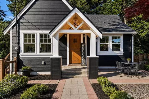 24305 90th Ave W, Edmonds, WA 98026