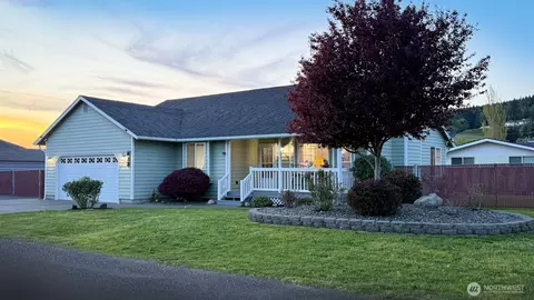 823 SW 21st St, Chehalis, WA 98532