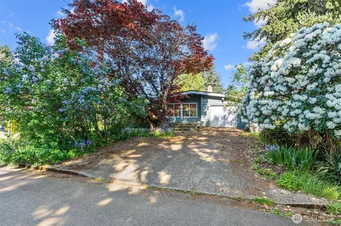 418 111th Ave SE, Bellevue, WA 98004