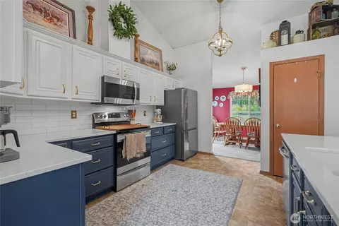 Kitchen - 37726 34th Ave E, Roy, WA 98580 photo 1 of 4