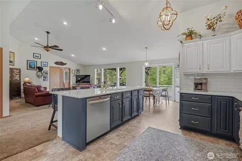 Kitchen - 37726 34th Ave E, Roy, WA 98580 photo 2 of 4