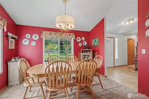 Dining - 37726 34th Ave E, Roy, WA 98580 photo 1 of 2