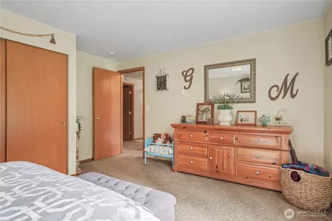 Bedroom - 37726 34th Ave E, Roy, WA 98580 photo 3 of 4