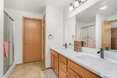 Bath - 37726 34th Ave E, Roy, WA 98580 photo 2 of 5
