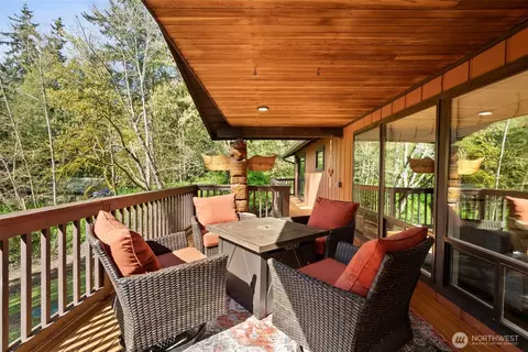 27495 Parcells Rd NE, Kingston, WA 98346