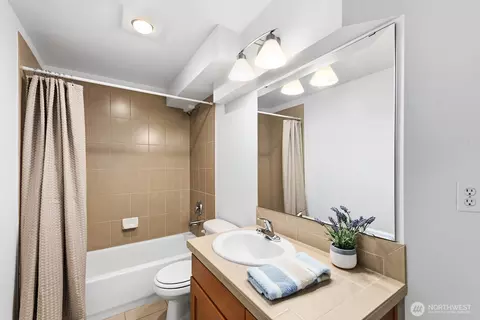 Bath - 931 N A N 97th St, Seattle, WA 98103 photo 4 of 4