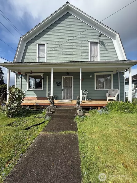 1102 Water St, Raymond, WA 98577