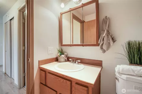 Bath - 401 Hemlock Ct, Sultan, WA 98294 photo 1 of 2