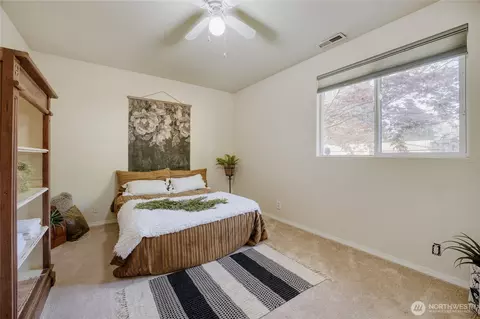 Bedroom - 401 Hemlock Ct, Sultan, WA 98294 photo 4 of 5