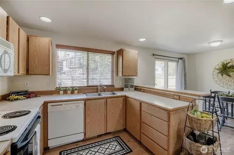 Kitchen - 401 Hemlock Ct, Sultan, WA 98294 photo 1 of 2