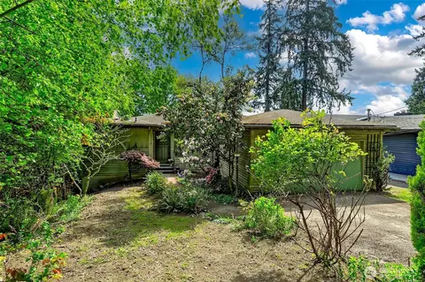 7070 94th Ave SE, Mercer Island, WA 98040