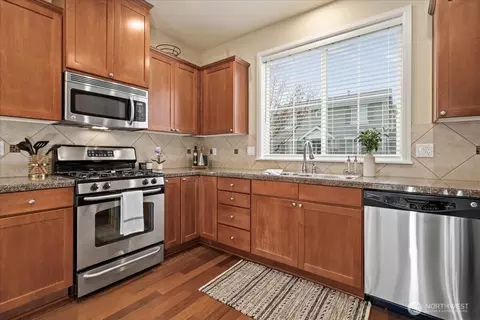 Kitchen - 18213 36th Ave SE, Bothell, WA 98012 photo 2 of 5