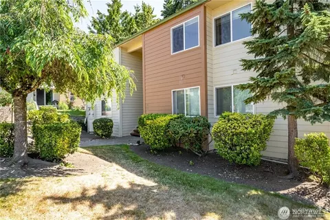 23629 112th Ave SE #E202, Kent, WA 98031