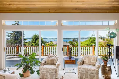 615 NE 4th St, Coupeville, WA 98239