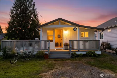 7403 Sunset Dr, Blaine, WA 98230