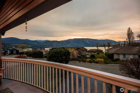 207 Manson View Dr, Manson, WA 98831