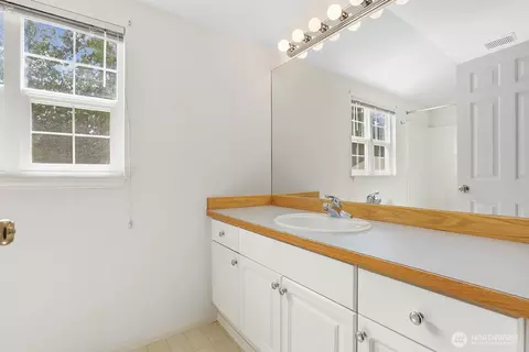 Bath - 16335 18th Ave SE, Mill Creek, WA 98012 photo 4 of 5